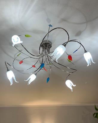 Lampadario in acciaio con foglie in vetro colorate