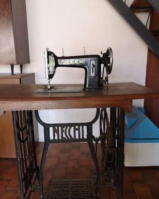 Macchina da cucire Necchi