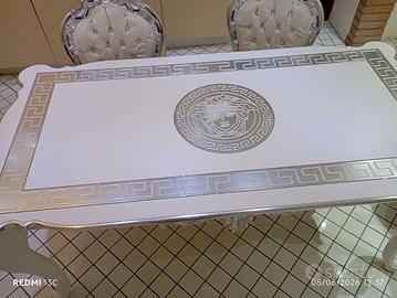 tavola e sedie Versace 