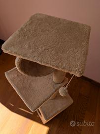 Tiragraffi con cuccia e gioco per gatti