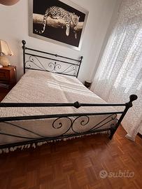 Elegante giroletto in ferro battuto
