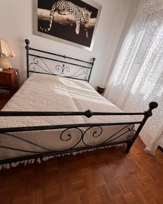 Elegante giroletto in ferro battuto