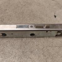 Serratura per porte avant mod. 7450/1 scrocco