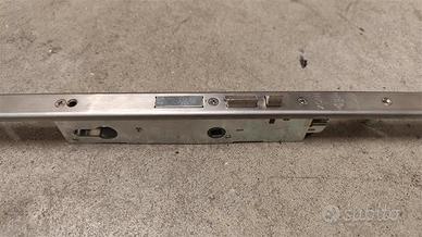 Serratura per porte avant mod. 7450/1 scrocco