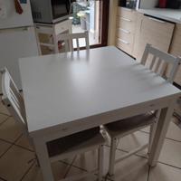 Tavolo e 4 sedie