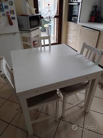 Tavolo e 4 sedie