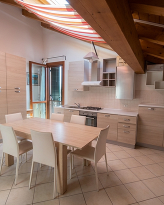 Cucina completa di elettrodomestici