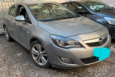 Opel astra j anno 2009 unico proprietario