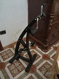 Pedaliera gambe e braccia.
