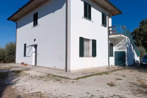 Appartamento in bifamiliare con ampio giardino