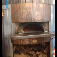 Pizzeria d'asporto forno a legna