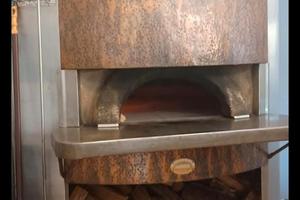 Pizzeria d'asporto forno a legna