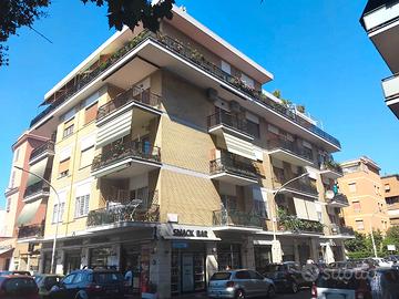 Portuense - Locale con due vetrine su strada