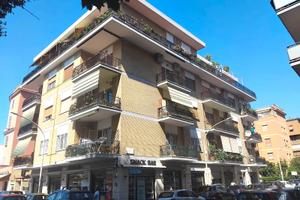 Portuense - Locale con due vetrine su strada