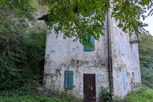 Rustico / Casale di 180 m² con più di 5 locali a V