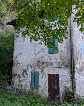 Rustico / Casale di 180 m² con più di 5 locali a V