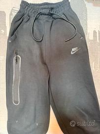 Pantaloni Nike Tech