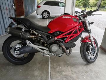 Ducati Monster 696
