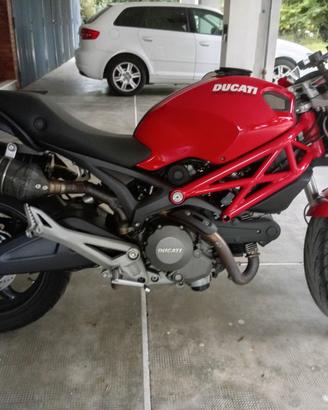 Ducati Monster 696