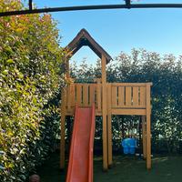 castello per bambini con scivolo