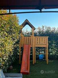 castello per bambini con scivolo