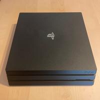 PS4 Pro + 2 controller in condizioni eccezionali