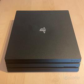 PS4 Pro + 2 controller in condizioni eccezionali