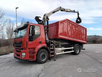 Iveco 190S31 con cassone ribaltabile e caricatore