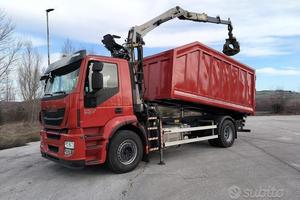 Iveco 190S31 con cassone ribaltabile e caricatore