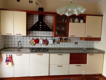 Cucina e blocco forno frigo