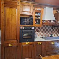 Cucina in legno castagno stile rustico