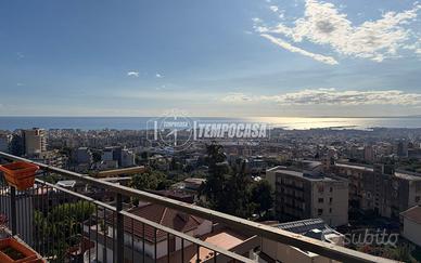 LUMINOSO 3 VANI CON VISTA