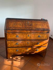 Armadio a ribalta sec XVIII