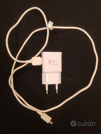 Caricabatteria con connettore USB micro B