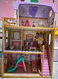 Casa delle bambole in legno