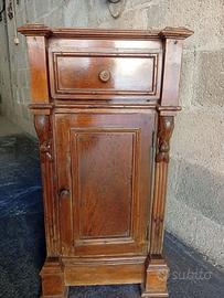 Comodino antico