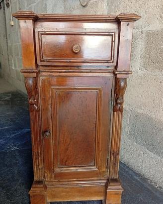 Comodino antico