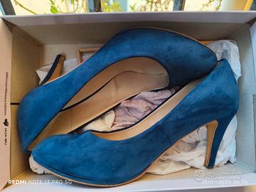 décolleté blu con plateau 