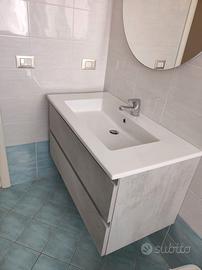 Mobile bagno con lavandino e specchio
