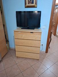 Camera da letto cassettiere poltrona letto comodin