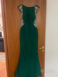 Vestito lungo a sirena con coda a rouches