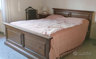 Camera da letto in noce
