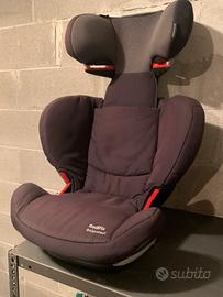 Seggiolino auto con attacchi Isofix