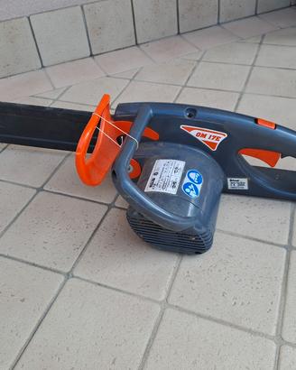 Motosega Oleomac elettrica. 