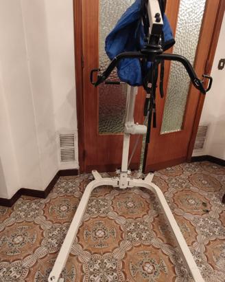 Sollevatore motorizzato per persone allettate