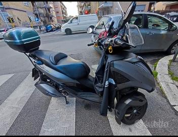 Mp3 300 Yourban grigio metal