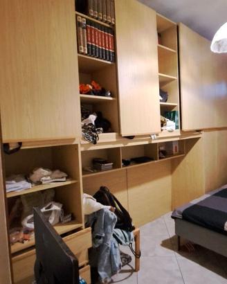 Cameretta a ponte con letto singolo
