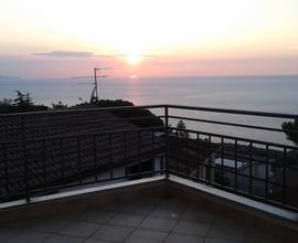 Mansarda con terrazzo vista mare