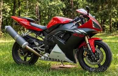 YAMAHA R1