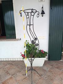 Colonna in ferro battuto 